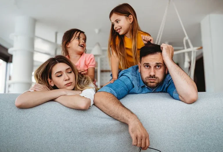 چگونه می‌توانیم به عنوان والدین استرس خود را مدیریت کنیم؟